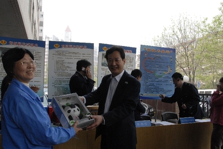 朝阳区国税局开展迎奥运 促税收专题税收宣传