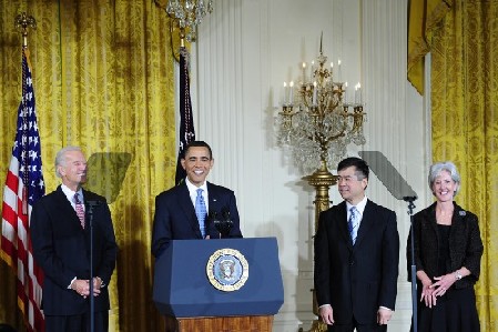 组图：美国华裔商务部长骆家辉宣誓就职