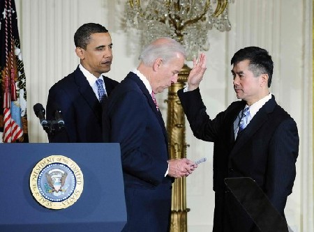 组图：美国华裔商务部长骆家辉宣誓就职