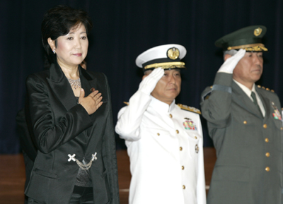 日本首任女防卫大臣就任