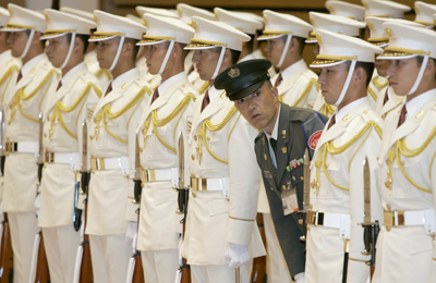 日本首任女防卫大臣就任