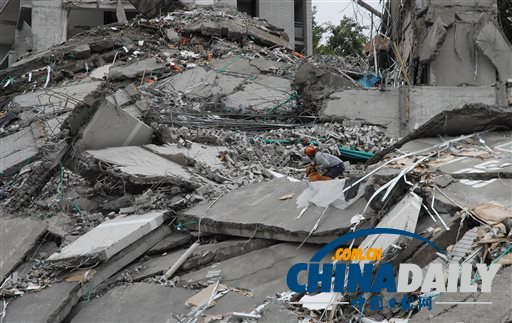 哥伦比亚22层公寓楼倒塌11人失踪 事前发现裂纹