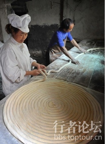 走进四川“挂面村” 看挂面是怎样做成的