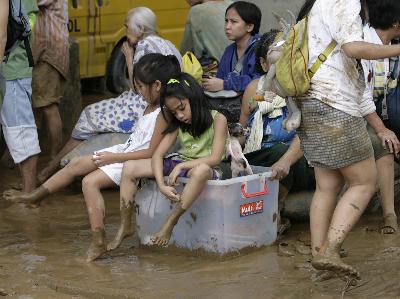 “凯萨娜”携暴雨重创菲律宾 106人死亡或失踪