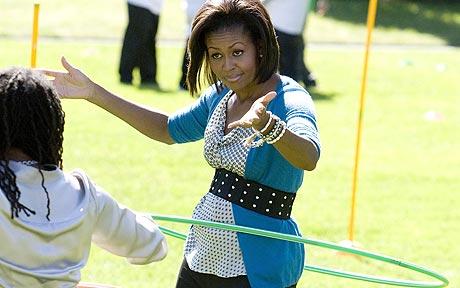 美第一夫人白宫玩转呼啦圈 可转142圈