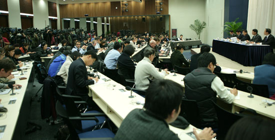 外交部就胡锦涛出席G20峰会、APEC会议举行媒体吹风会