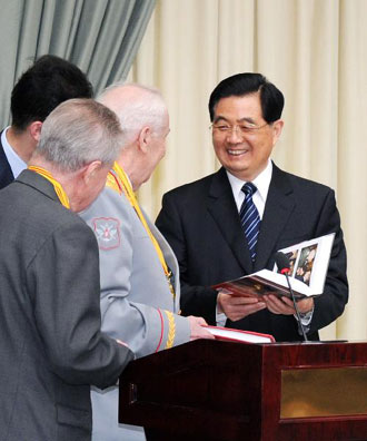 通讯：牢记历史 珍重和平——记胡锦涛主席会见俄罗斯老战士