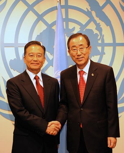 温家宝在纽约联合国总部会见联合国秘书长潘基文