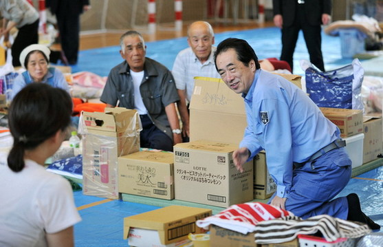 日本政府针对东日本大地震及东电福岛第一核电站事故的处置工作也备受指责，加快了菅内阁下台的步伐。