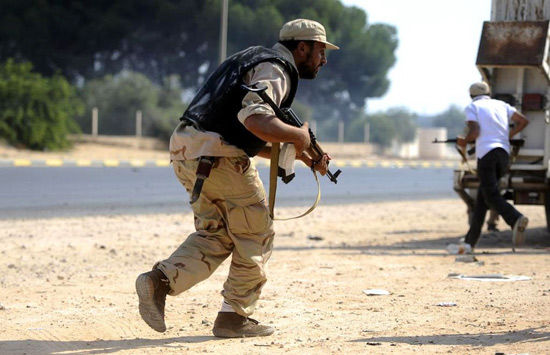 利比亚反对派与政府军在首都地区激战
