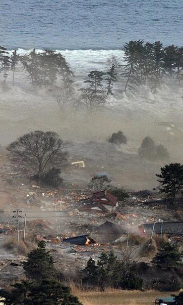 组图：日本宫城县发现二三百具尸体 海啸规模百年一遇