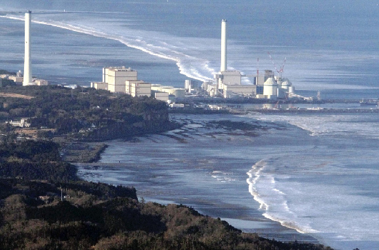 13英尺海啸冲击日本沿海地带
