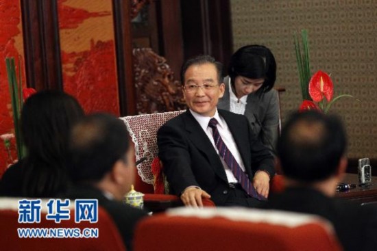 温家宝接受马来西亚和印度尼西亚记者联合采访