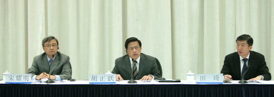 外交部就温家宝访问马来西亚、印尼举行中外媒体吹风会