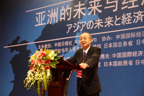 明石康：中日两国应携手积极面对和解决问题