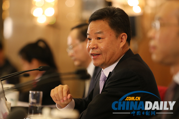 全国政协十二届二次会议举行新闻发布会
