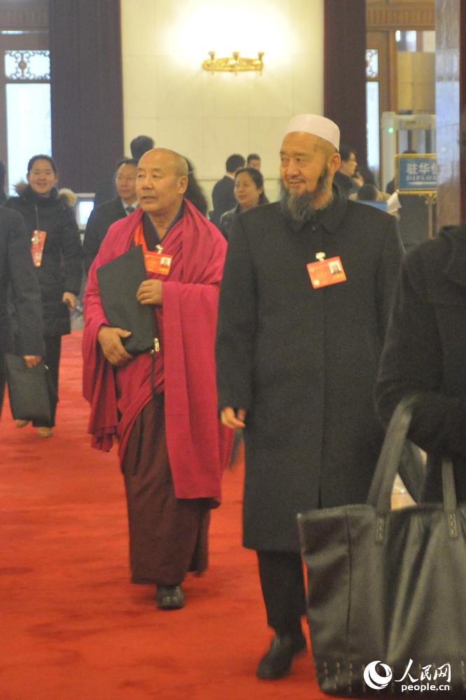 “两会”少数民族和宗教界委员受追捧