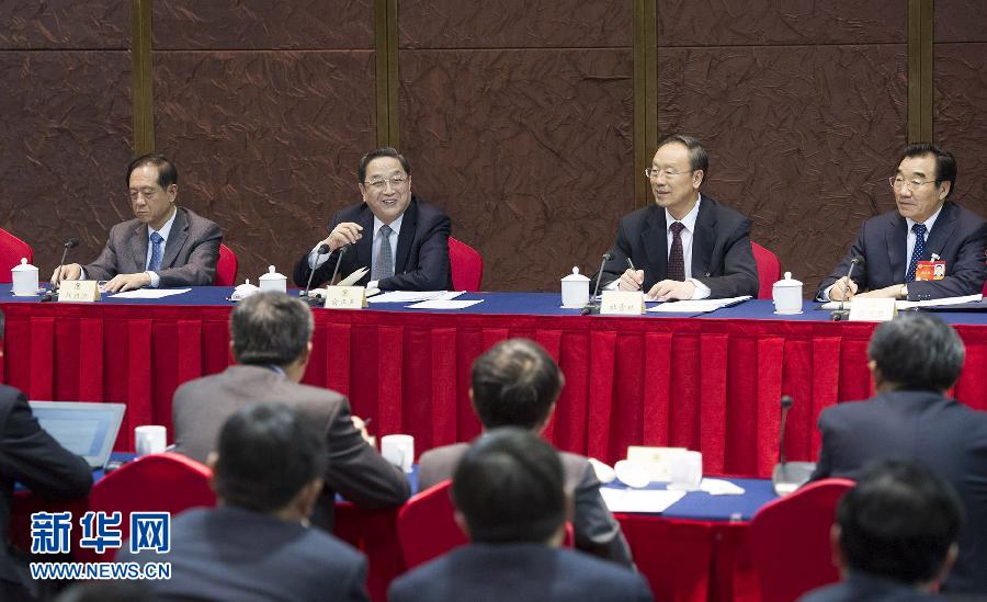 习近平等看望政协委员并参加分组讨论
