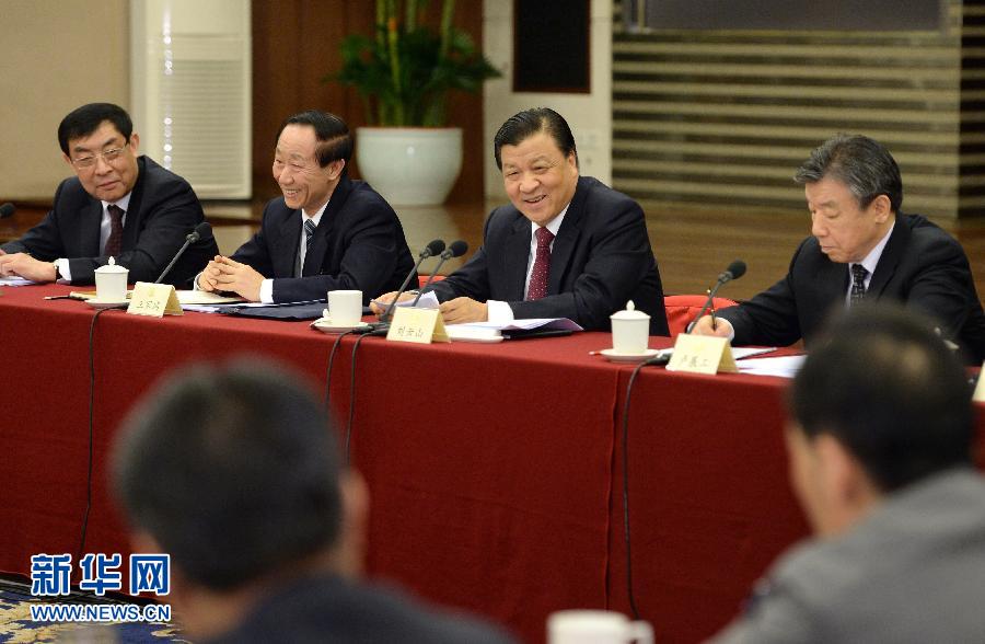 习近平等看望政协委员并参加分组讨论