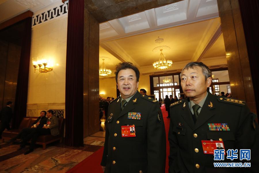 各界委员参会入场