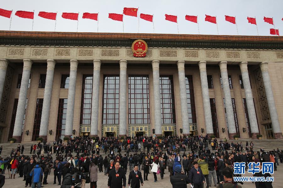 全国政协十二届二次会议闭幕