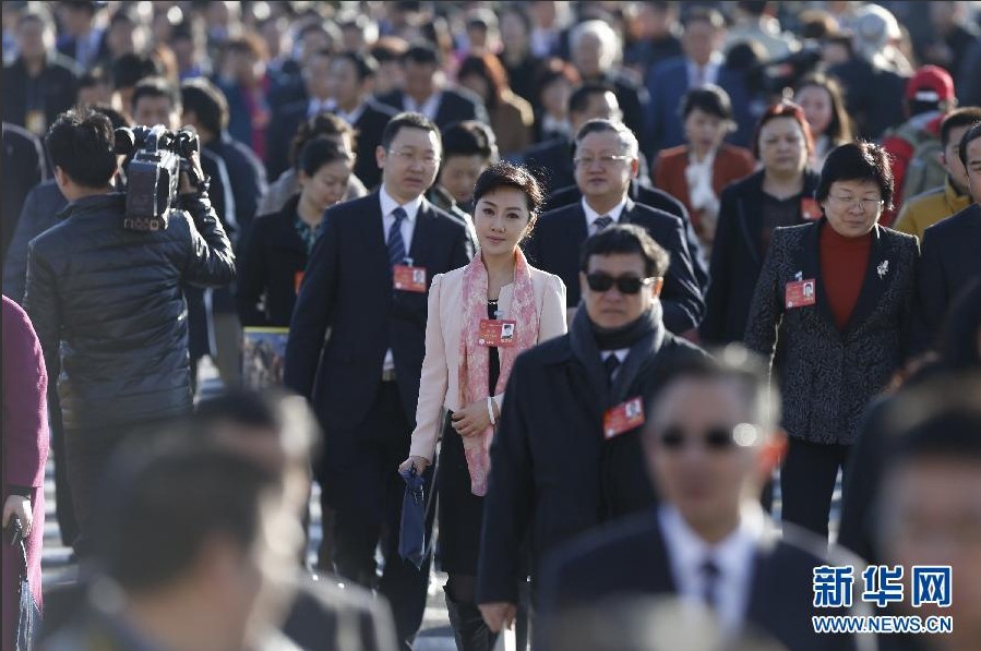 十二届全国人大二次会议举行闭幕会
