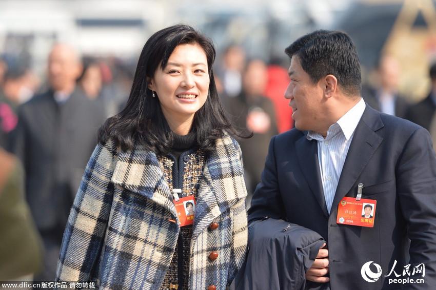 盘点两会上的央视女主播：周涛笑容很迷人