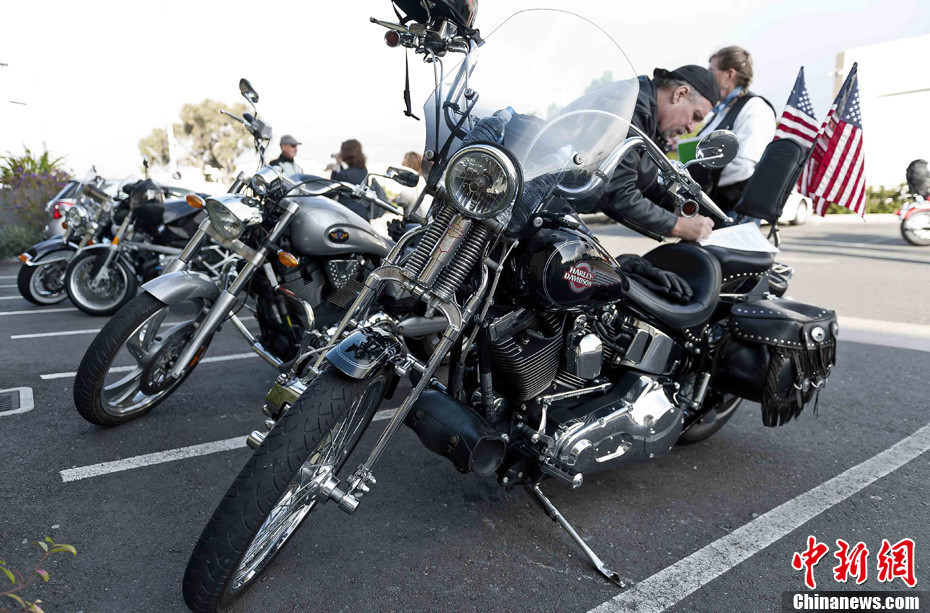 摩托车队穿越美国大陆 纪念9·11十周年
