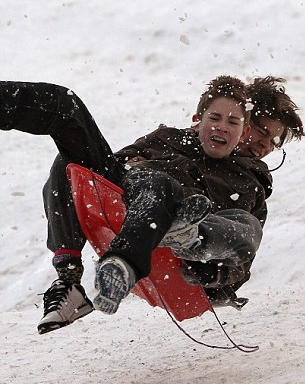天寒地冻雪趣无穷——英国严冬街景组图