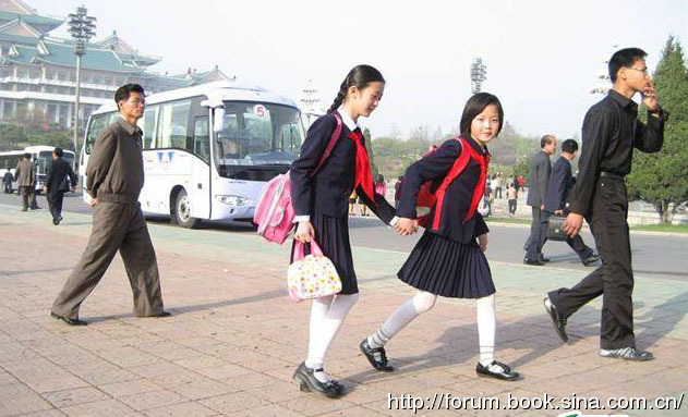 朝鲜女学生短裙黑丝一样潮