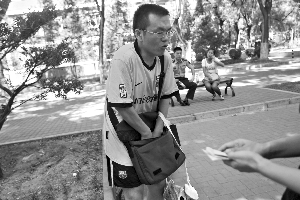 大三学生卖破烂凑首付 称赚钱是人生常态
