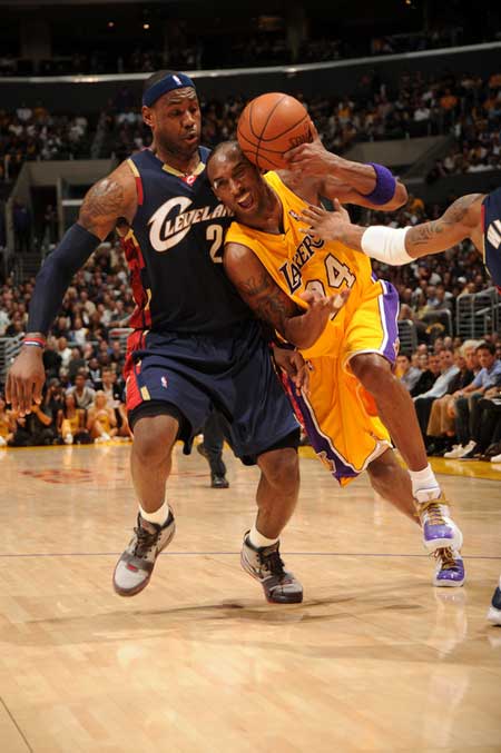 孙悦出场湖人大胜骑士 MVP大战科比稍胜詹姆