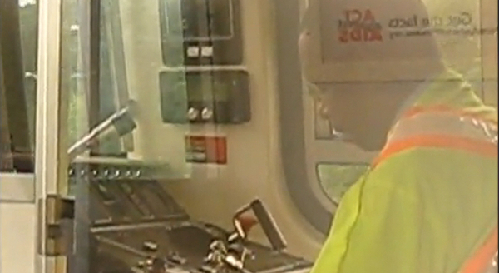 美地铁驾驶员打瞌睡视频曝光 新政策严惩违规