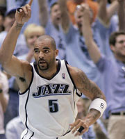 斯隆表态欢迎布泽尔归队 暗示夺冠需要双煞留下