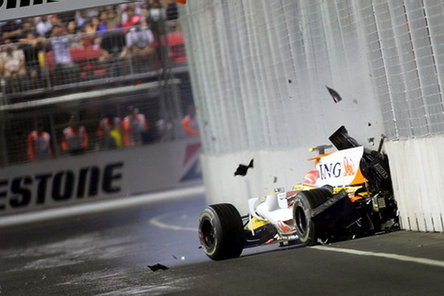 重现新加坡GP撞车门 阿布指巴里切罗引发安全车(图)