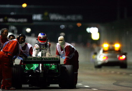 重现新加坡GP撞车门 阿布指巴里切罗引发安全车(图)