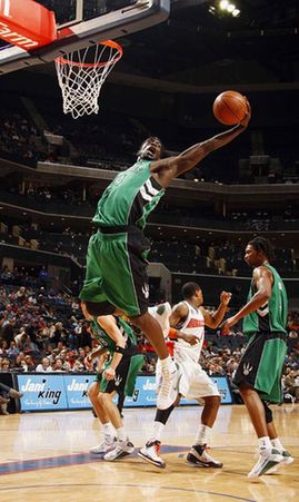 火箭新援发威难助英国取胜 姚明好友压休城悍将