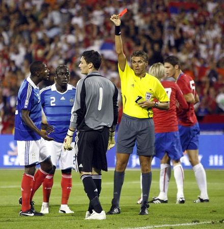 世预赛-亨利连续两场破门 法国1-1塞尔维亚