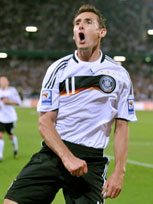 世预赛-克洛泽掀半场疯狂 德国4-0阿塞拜疆