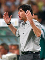 世预赛-克洛泽掀半场疯狂 德国4-0阿塞拜疆