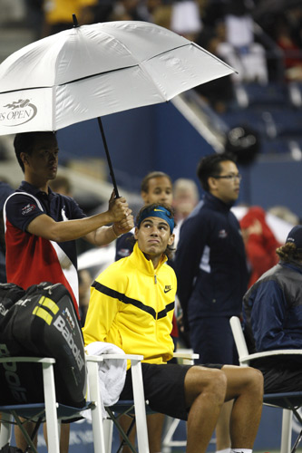 直击：纽约下雨纳豆比赛中断 观众嘘声抗议(图)