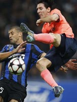 欧冠-伊布失单刀红蓝狂攻无果 巴萨0-0国米评