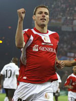 欧冠-假摔前锋破门 阿森纳3分钟两球3-2逆转评