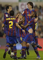 西甲-梅西两球伊布皮克破门 巴萨4-1桑坦德