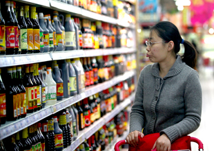今日头版主照片：我国11月份CPI同比增长0.6%
