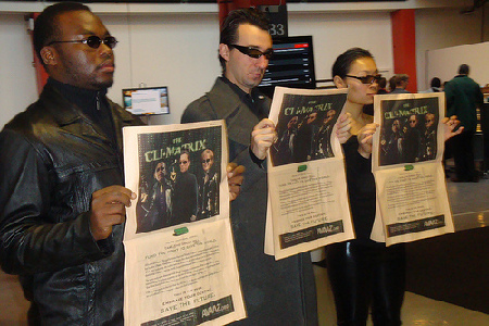 美日德首脑化身“黑客帝国”主角 登上减排广告