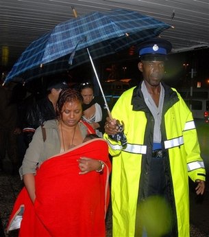 美航客机牙买加降落时冲出跑道 40人受伤