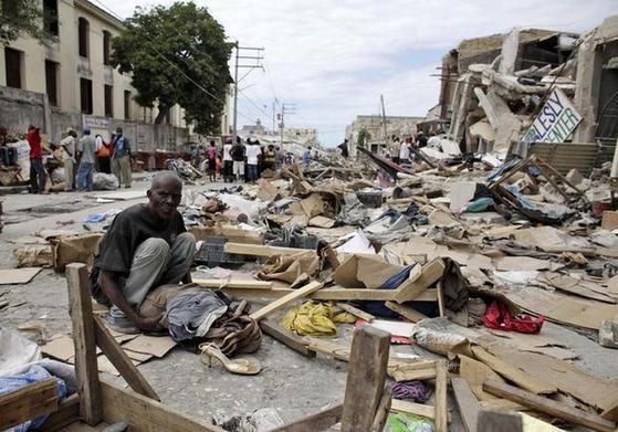 海地救援进展缓慢 流亡总统欲回国