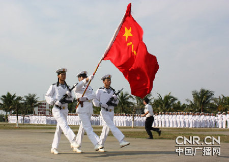 踏着雄壮的《中国人民解放军进行曲》