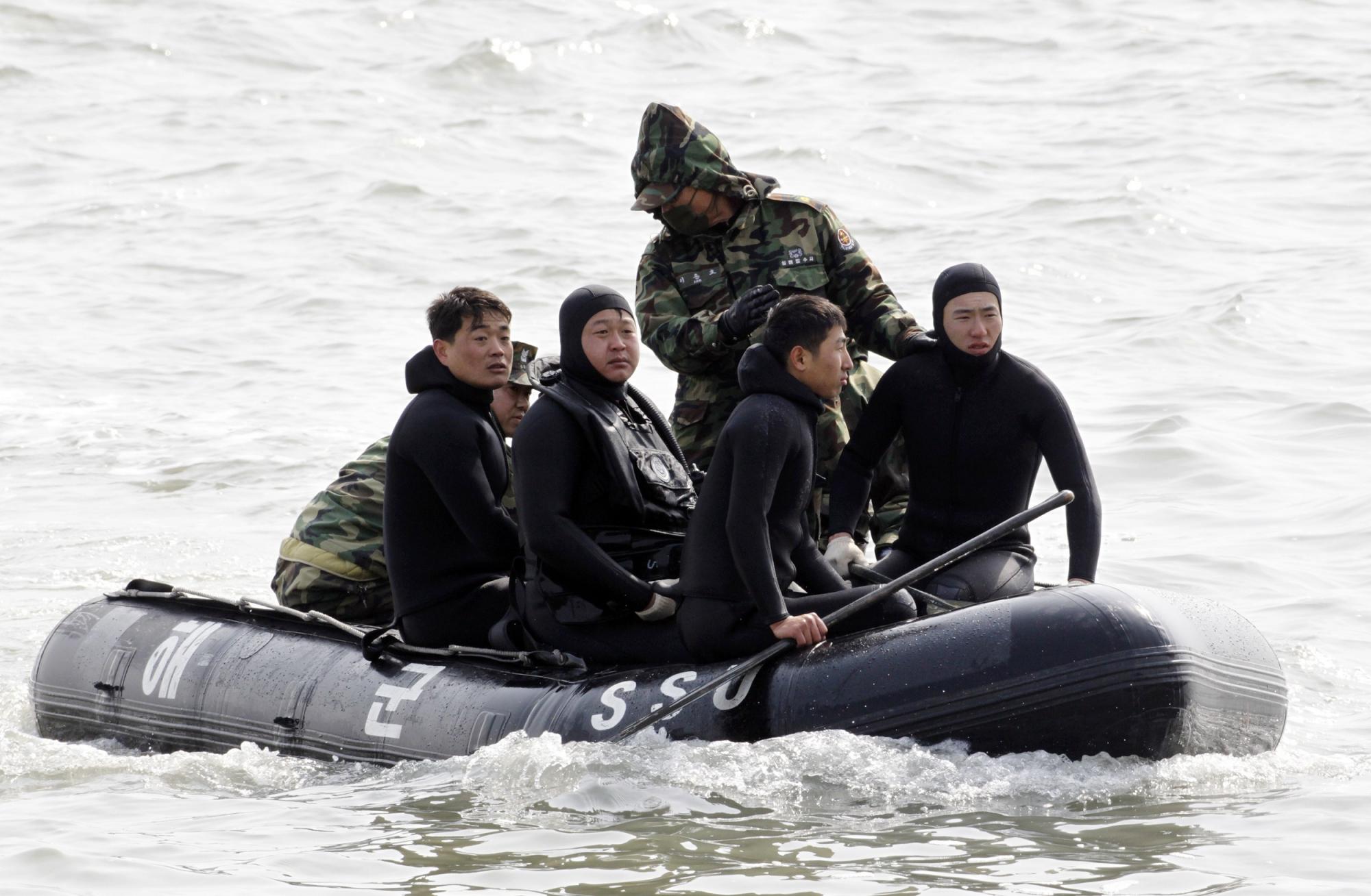 韩国海军酿史上最大惨案 各方猜测原因专家意